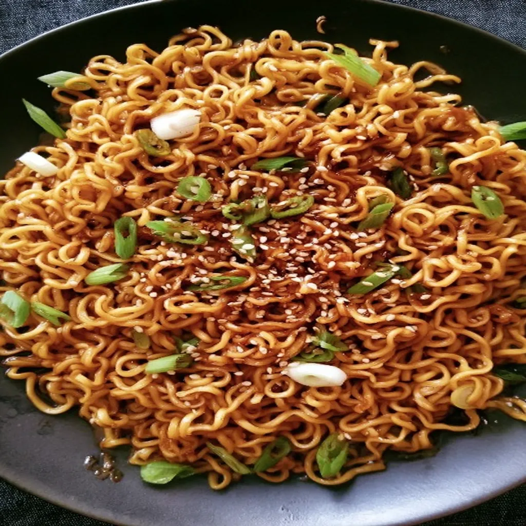 sesame garlic ramen noodles, quick recipe, flavorful, aromatic, savory, satisfying, Asian cuisine
