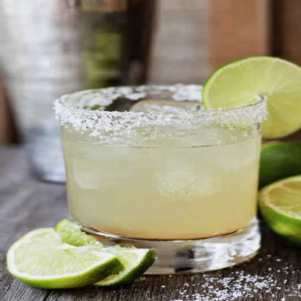 classic margarita, refreshing citrus cocktail, tangy lime, salted rim