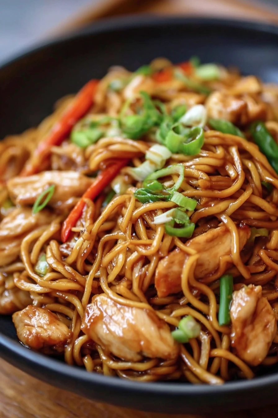 chicken chow mein, best sauce, savory, flavorful, mouthwatering, noodles, delicious