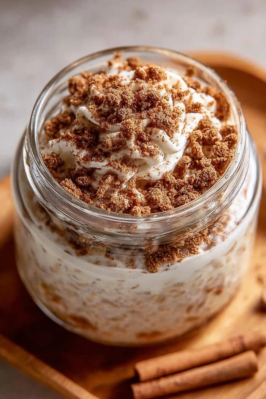 cinnamon roll overnight oats, delicious breakfast, sweet and creamy, aromatic cinnamon swirl