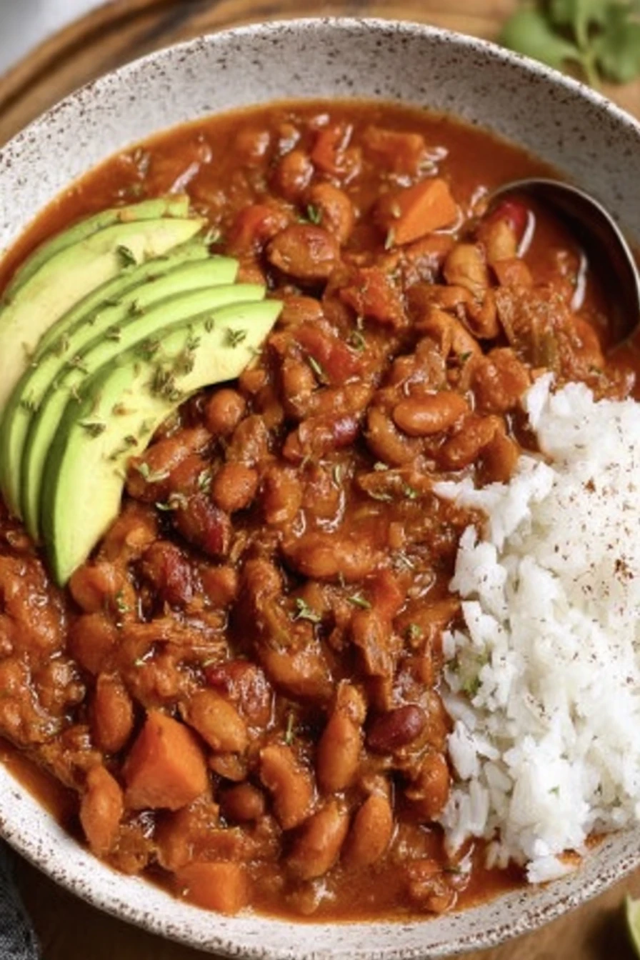 vegan chili, hearty, spicy, plant-based, nutritious, flavorful, comforting, meatless