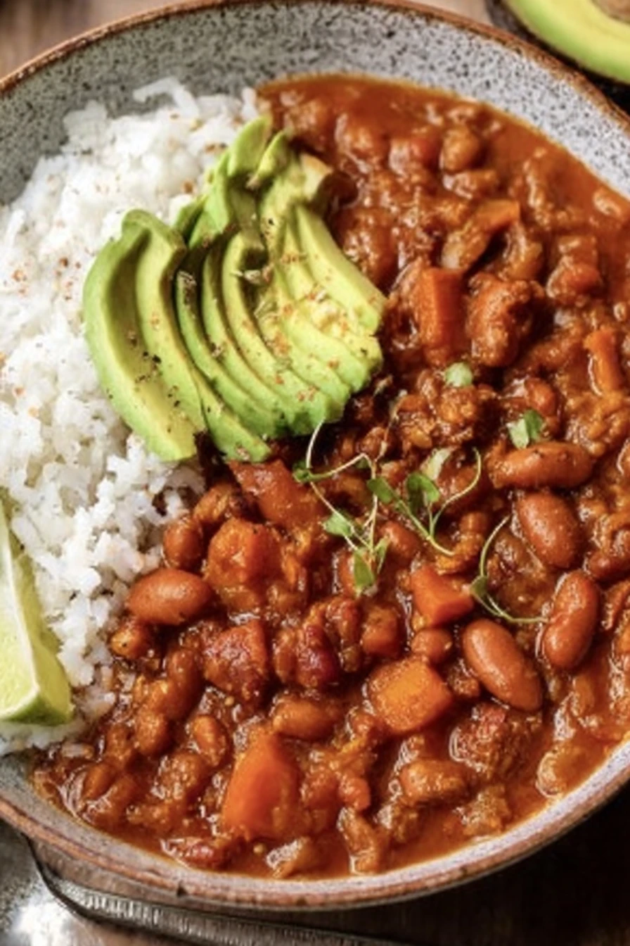 vegan chili, hearty, spicy, plant-based, nutritious, flavorful, comforting, meatless