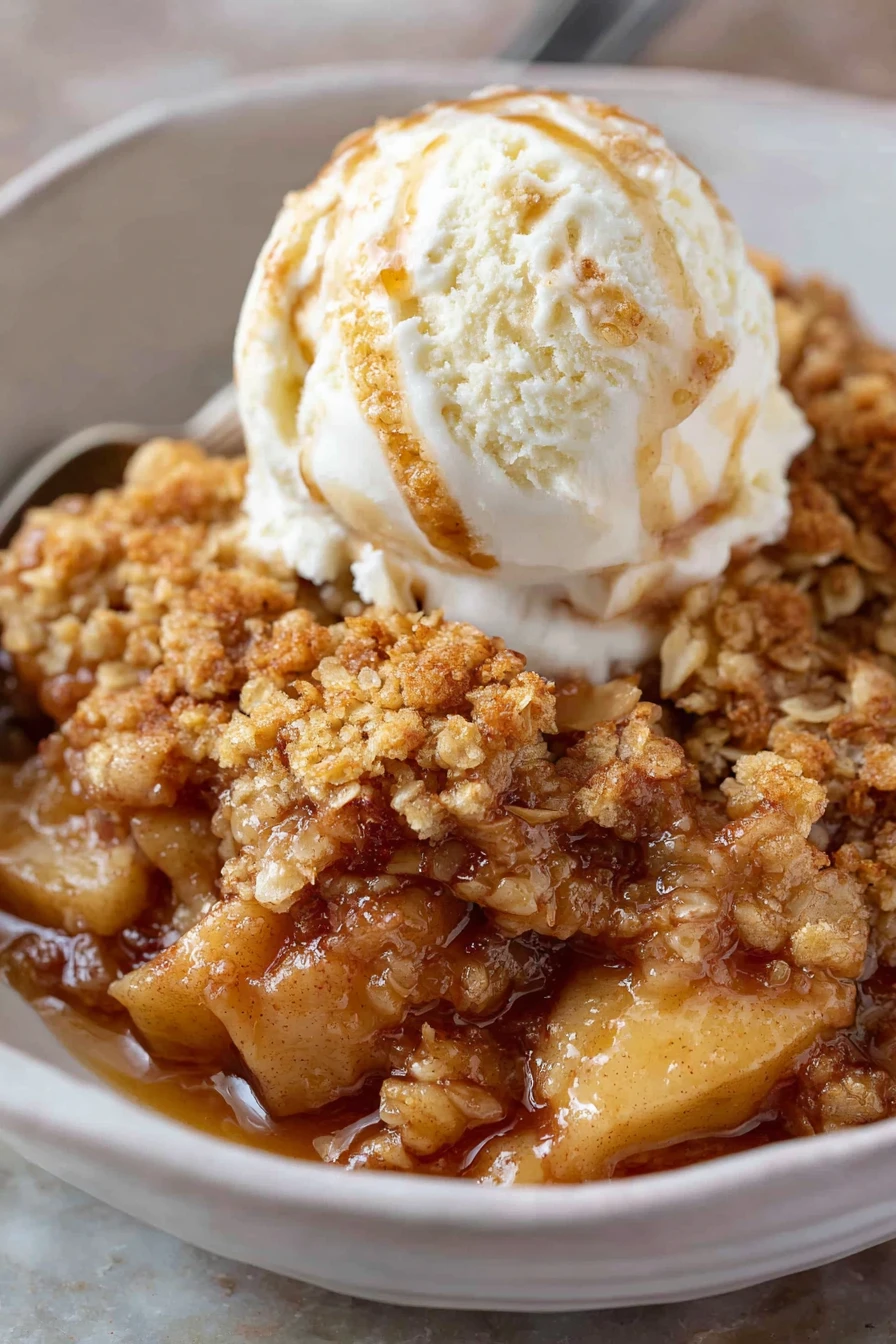 apple crisp, ultimate dessert, crispy topping, warm and comforting, cinnamon-spiced, sweet and crunchy